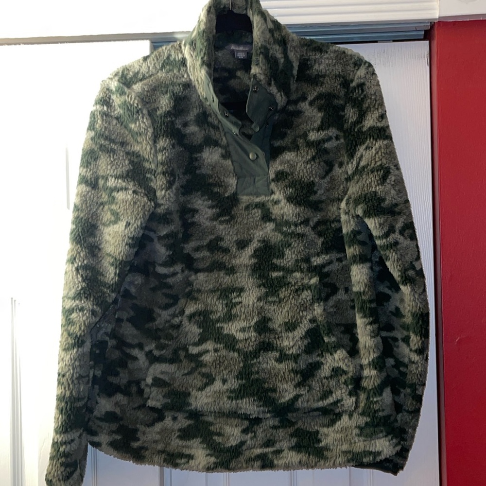 Eddie Bauer Camo pullover long sleeve top size Medium